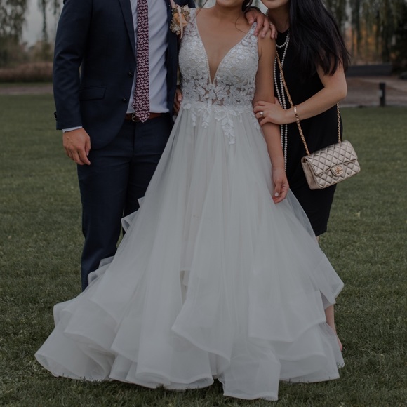Beautiful Ballgown Tulle Wedding Dress - Picture 3 of 8